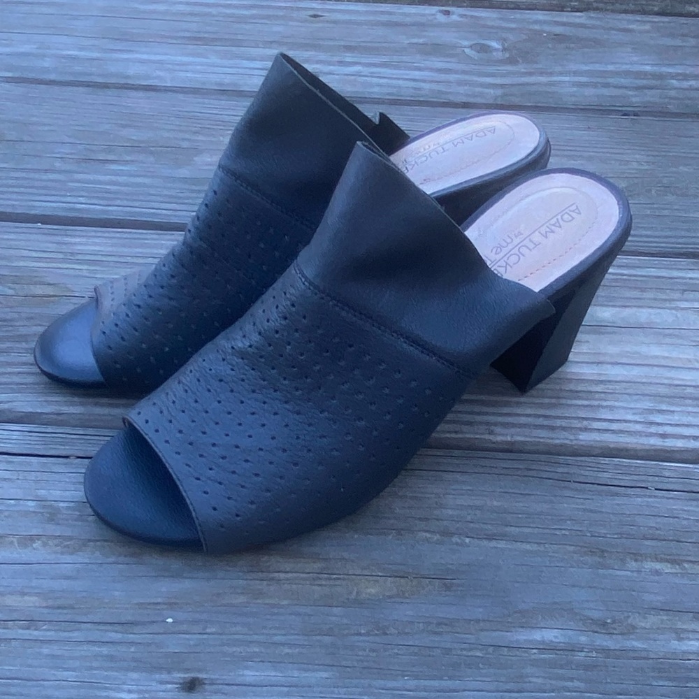 Adam Tucker Me Too Black Leather open toe heels size 8.5 block heel